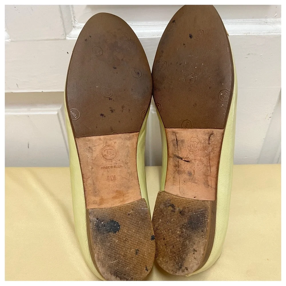 CHANEL Two-Tone Yellow and Beige Cap-Toe Ballet Flats with Black Logo